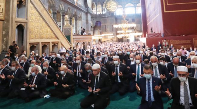 Cumhurbaşkanı Erdoğan, Cuma namazını, 86 yıl sonra ibadete açılan Ayasofya-i Kebir Cami-i Şerifi’nde kıldı